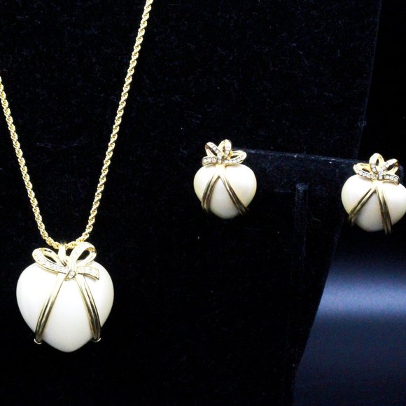 Joan Rivers Contemporary Puff Heart Beige Necklace Earrings Set - Picture 2 of 12